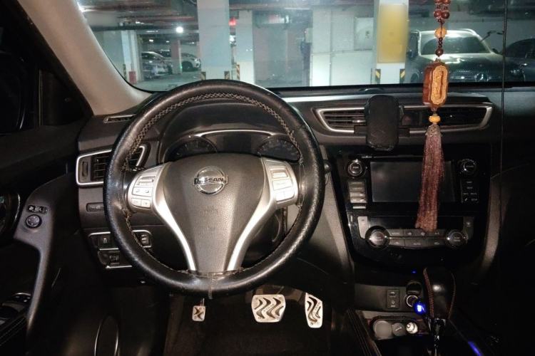 Used Nissan X-Trail 2014 2.5L CVT Luxury Edition 4WD Steering Wheel