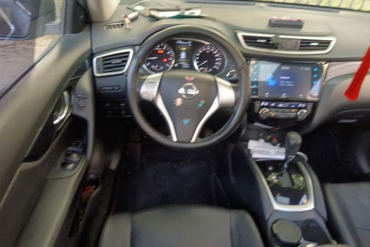 Used Nissan X-Trail 2014 2.5L CVT Luxury Edition 4WD Steering Wheel