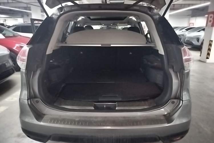 Used Nissan X-Trail 2014 2.0L CVT Comfort Edition 2WD Trunk