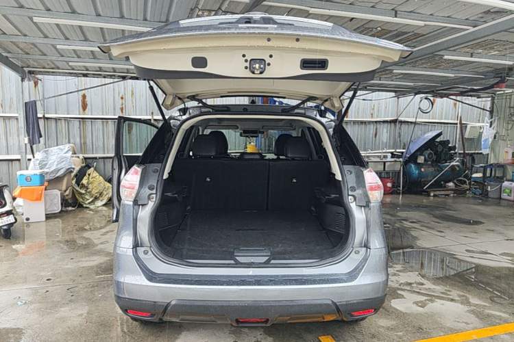 Used Nissan X-Trail 2014 2.0L CVT Comfort Edition 2WD Trunk