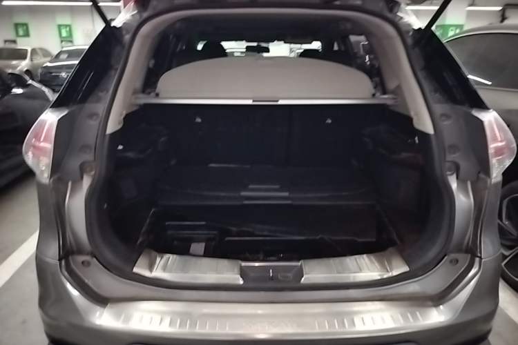 Used Nissan X-Trail 2014 2.0L CVT Comfort Edition 2WD Trunk