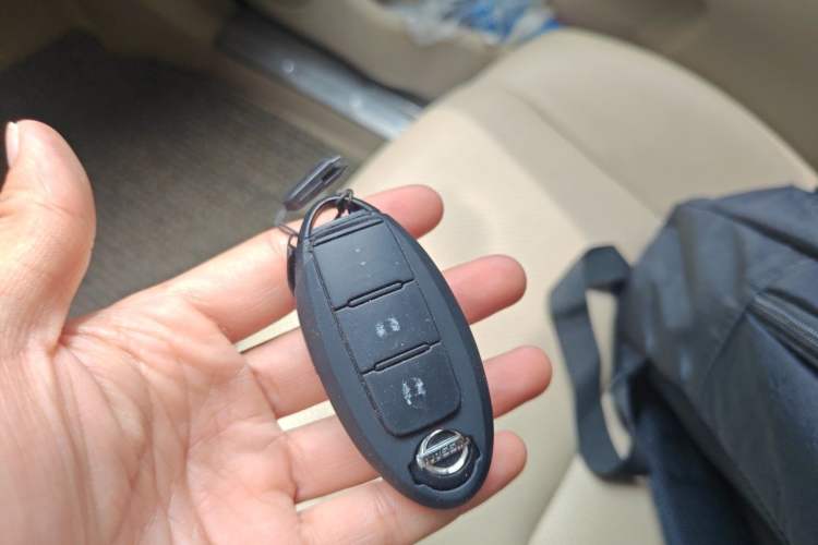 Used Nissan X-Trail 2014 2.0L CVT Comfort Edition 2WD Vehicle Key