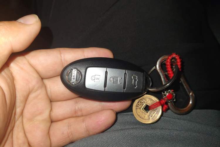 Used Nissan X-Trail 2014 2.5L CVT Luxury Edition 4WD Vehicle Key