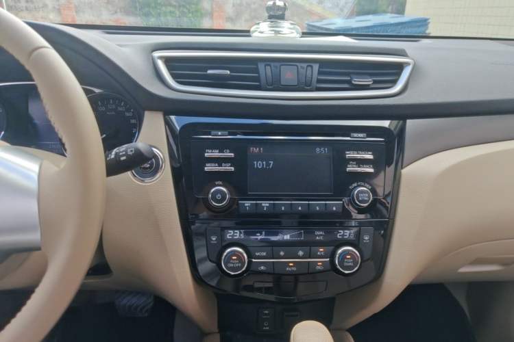 Used Nissan X-Trail 2014 2.0L CVT Comfort Edition 2WD Audio And AC Panel