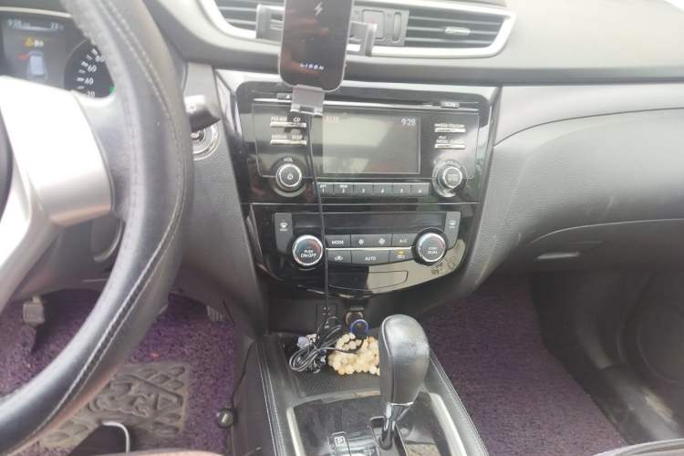 Used Nissan X-Trail 2014 2.0L CVT Comfort Edition 2WD Audio And AC Panel