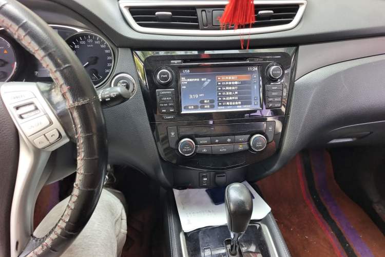 Used Nissan X-Trail 2014 2.0L CVT Smart Edition 2WD Audio And AC Panel