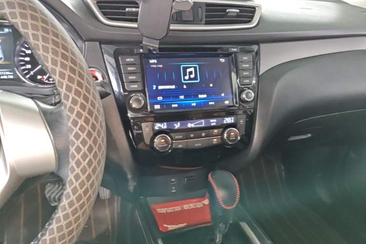 Used Nissan X-Trail 2014 2.0L CVT Comfort Edition 2WD Audio And AC Panel