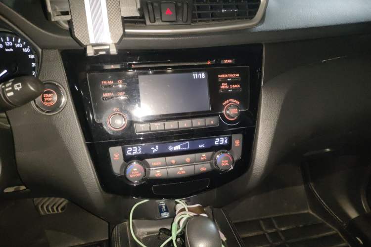 Used Nissan X-Trail 2014 2.0L CVT Comfort Edition 2WD Audio And AC Panel