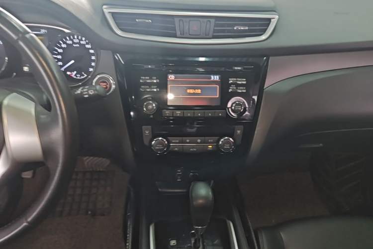 Used Nissan X-Trail 2014 2.0L CVT Comfort Edition 2WD Audio And AC Panel