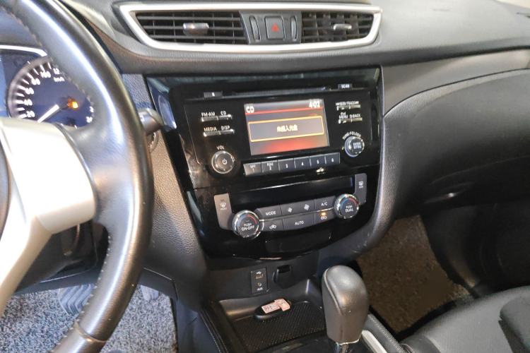 Used Nissan X-Trail 2014 2.0L CVT Comfort Edition 2WD Audio And AC Panel