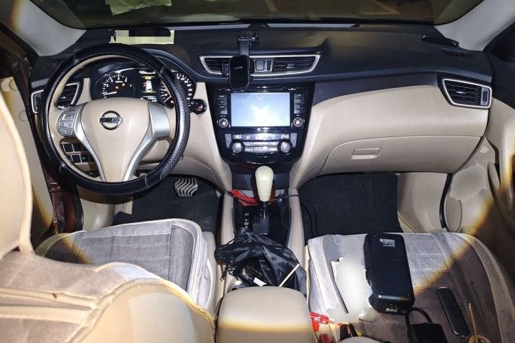 Used Nissan X-Trail 2014 2.0L CVT Comfort Edition 2WD Center Console
