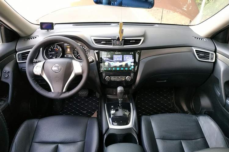 Used Nissan X-Trail 2014 2.0L CVT Comfort Edition 2WD Center Console