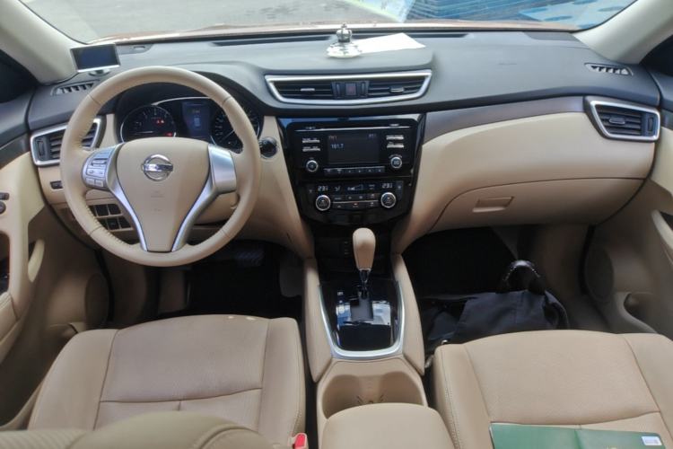 Used Nissan X-Trail 2014 2.0L CVT Comfort Edition 2WD Center Console
