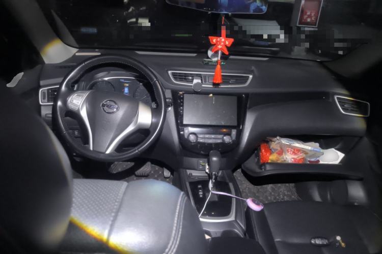 Used Nissan X-Trail 2014 2.5L CVT Luxury Edition 4WD Center Console