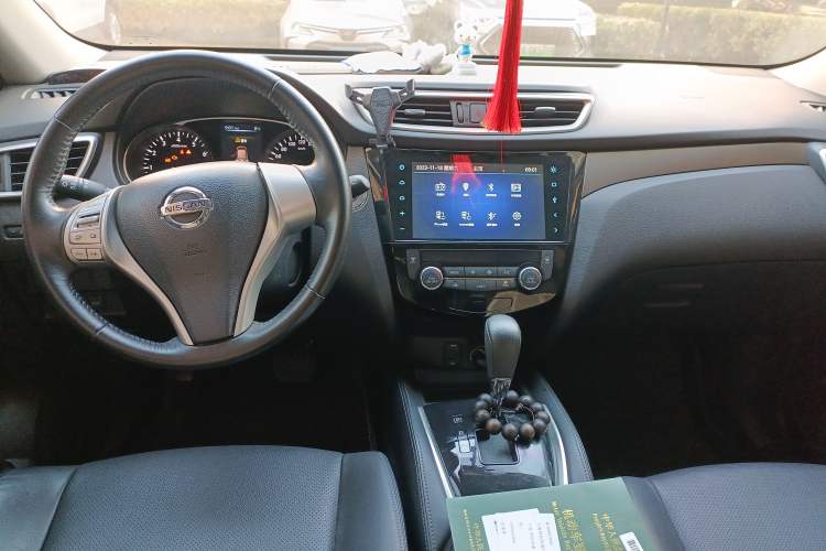 Used Nissan X-Trail 2014 2.0L CVT Comfort Edition 2WD Center Console