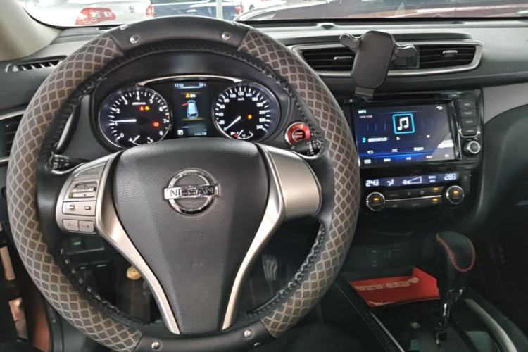 Used Nissan X-Trail 2014 2.0L CVT Comfort Edition 2WD Center Console