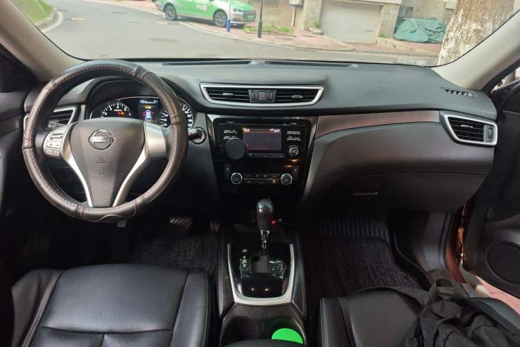 Used Nissan X-Trail 2014 2.0L CVT Comfort Edition 2WD Center Console