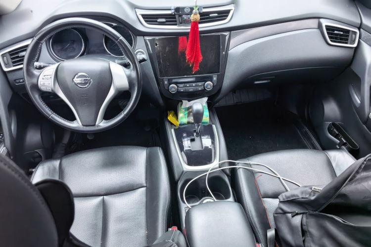 Used Nissan X-Trail 2014 2.5L CVT Luxury Edition 4WD Center Console