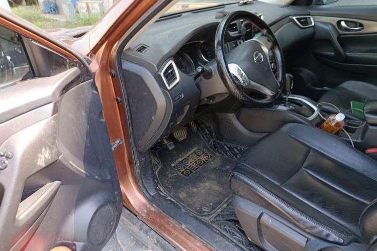 Used Nissan X-Trail 2014 2.0L CVT Comfort Edition 2WD Driver Seat