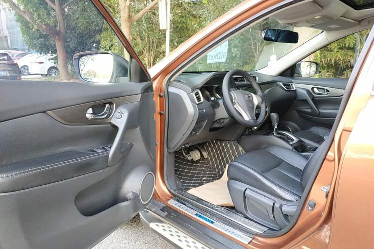 Used Nissan X-Trail 2014 2.0L CVT Comfort Edition 2WD Driver Seat