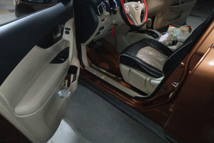 Used Nissan X-Trail 2014 2.0L CVT Comfort Edition 2WD Driver Seat