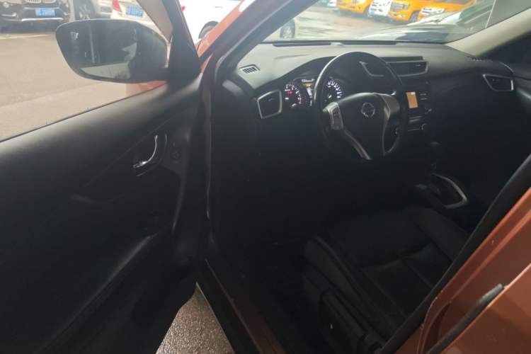 Used Nissan X-Trail 2014 2.0L CVT Comfort Edition 2WD Driver Seat