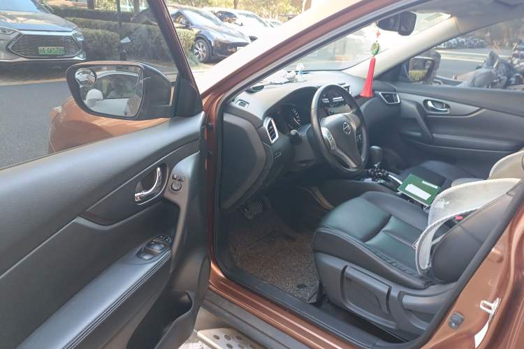 Used Nissan X-Trail 2014 2.0L CVT Comfort Edition 2WD Driver Seat