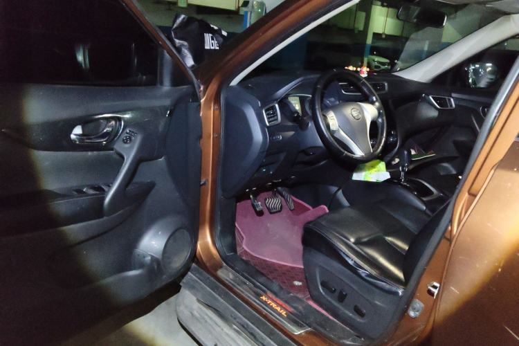 Used Nissan X-Trail 2014 2.5L CVT Leading Edition 4WD Driver Seat