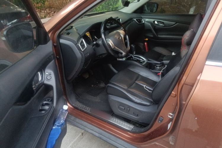 Used Nissan X-Trail 2014 2.5L CVT Leading Edition 4WD Driver Seat