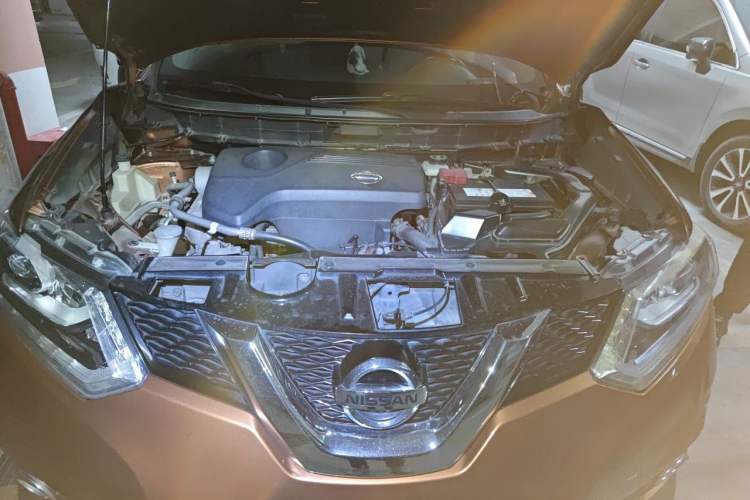 Used Nissan X-Trail 2014 2.5L CVT Ultimate Edition 4WD Engine Bay