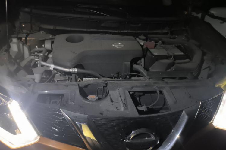 Used Nissan X-Trail 2014 2.5L CVT Luxury Edition 4WD Engine Bay