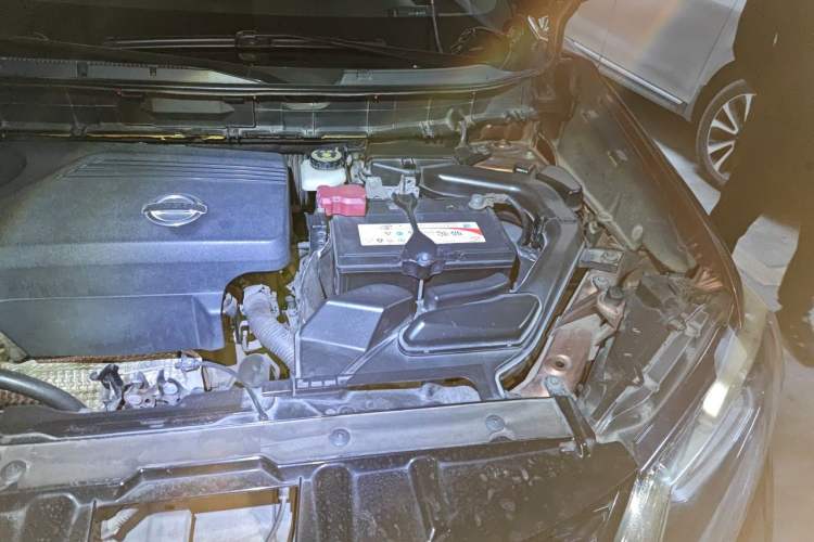 Used Nissan X-Trail 2014 2.5L CVT Ultimate Edition 4WD Engine Bay Left