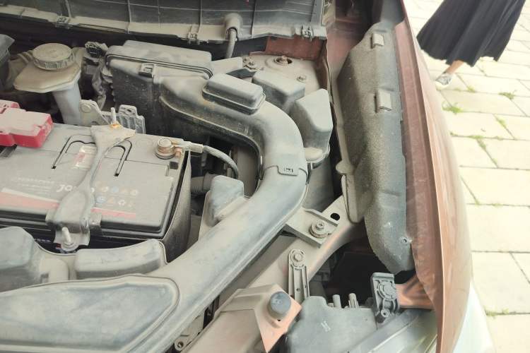Used Nissan X-Trail 2014 2.0L CVT Comfort Edition 2WD Engine Bay Left