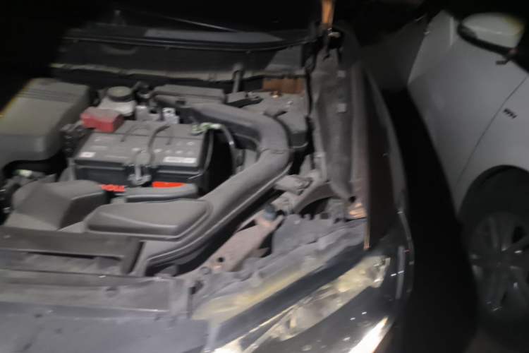 Used Nissan X-Trail 2014 2.5L CVT Luxury Edition 4WD Engine Bay Left