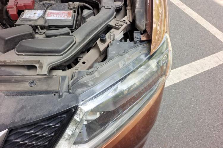 Used Nissan X-Trail 2014 2.0L CVT Smart Edition 2WD Engine Bay Left