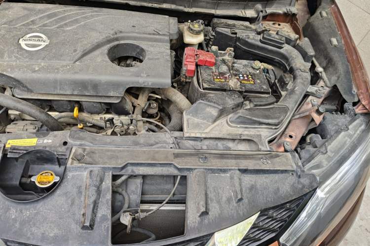 Used Nissan X-Trail 2014 2.0L CVT Comfort Edition 2WD Engine Bay Left