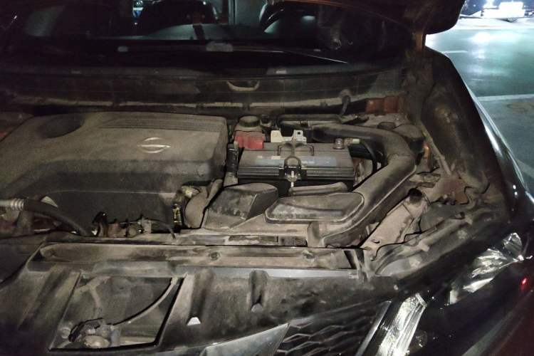 Used Nissan X-Trail 2014 2.5L CVT Leading Edition 4WD Engine Bay Left