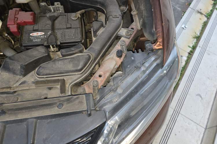 Used Nissan X-Trail 2014 2.0L CVT Comfort Edition 2WD Engine Bay Left