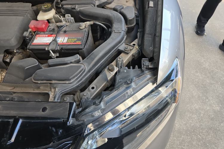 Used Nissan X-Trail 2014 2.5L CVT Leading Edition 4WD Engine Bay Left