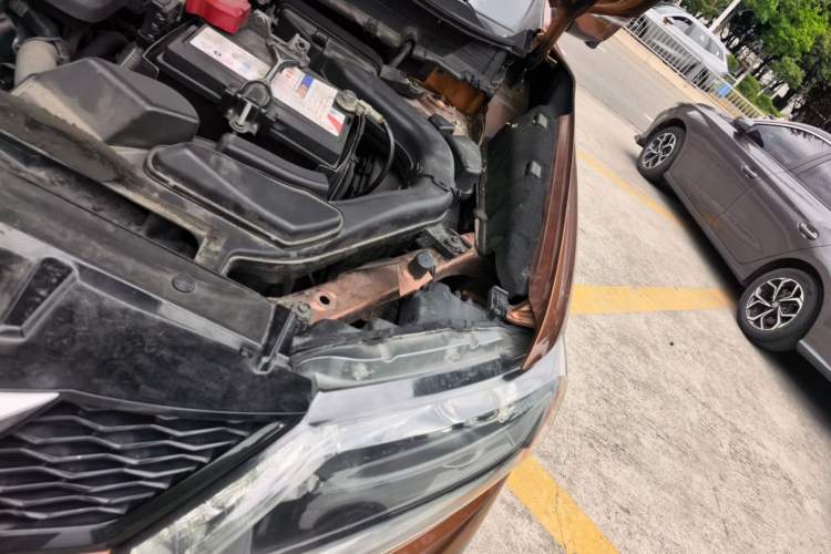 Used Nissan X-Trail 2014 2.5L CVT Luxury Edition 4WD Engine Bay Left