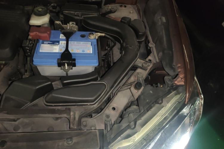 Used Nissan X-Trail 2014 2.5L CVT Leading Edition 4WD Engine Bay Left