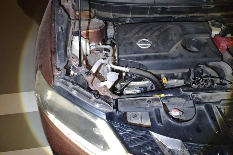Used Nissan X-Trail 2014 2.0L CVT Comfort Edition 2WD Engine Bay Right