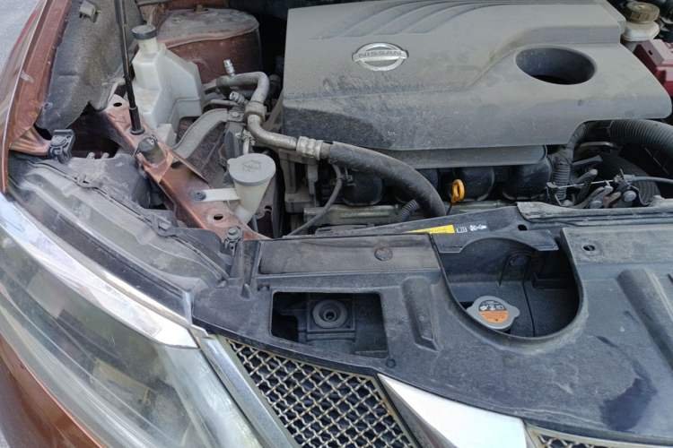 Used Nissan X-Trail 2014 2.0L CVT Comfort Edition 2WD Engine Bay Right