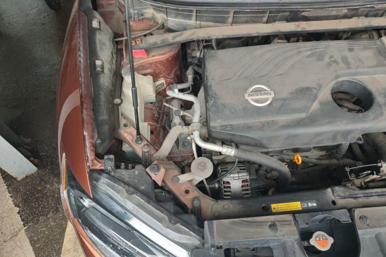 Used Nissan X-Trail 2014 2.0L CVT Comfort Edition 2WD Engine Bay Right