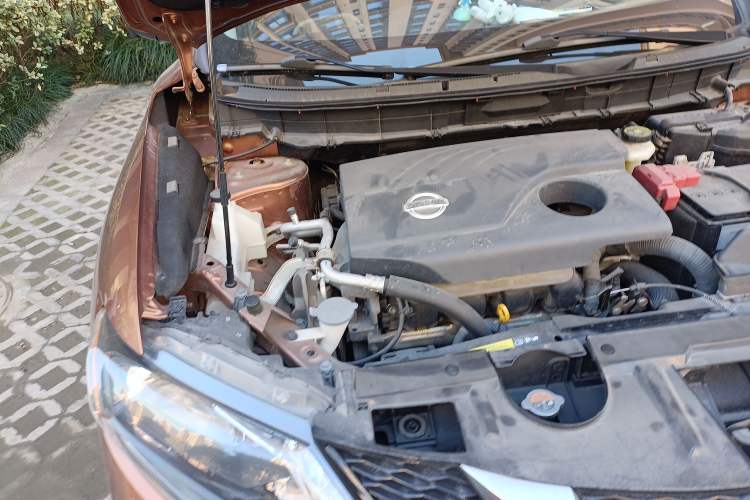 Used Nissan X-Trail 2014 2.0L CVT Comfort Edition 2WD Engine Bay Right