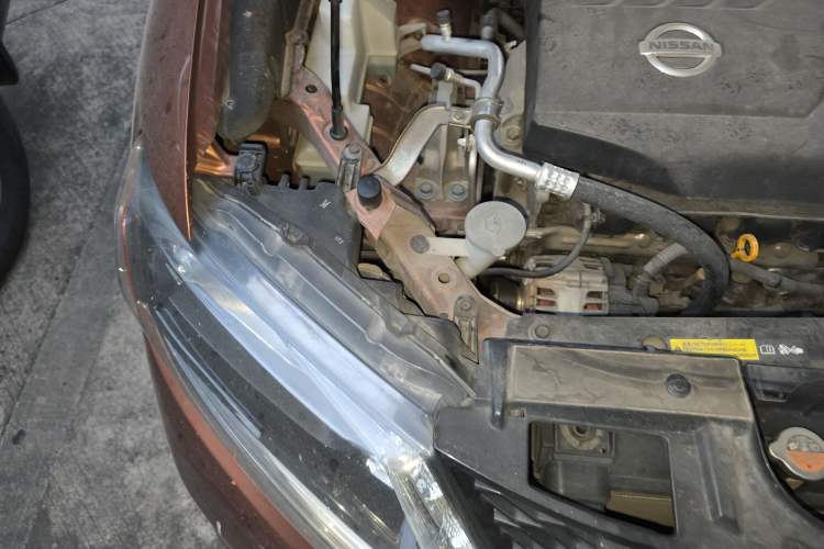 Used Nissan X-Trail 2014 2.0L CVT Comfort Edition 2WD Engine Bay Right