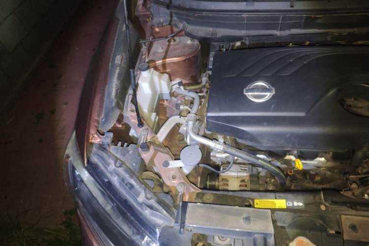 Used Nissan X-Trail 2014 2.0L CVT Comfort Edition 2WD Engine Bay Right