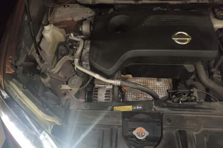 Used Nissan X-Trail 2014 2.5L CVT Leading Edition 4WD Engine Bay Right