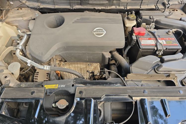 Used Nissan X-Trail 2014 2.5L CVT Leading Edition 4WD Engine Bay