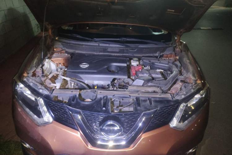 Used Nissan X-Trail 2014 2.0L CVT Comfort Edition 2WD Engine Bay